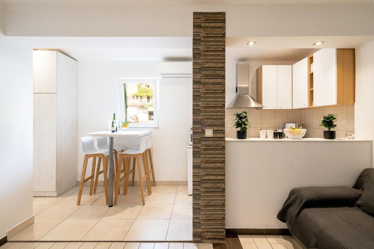 Studio Apartment La Luna Split Exterior foto